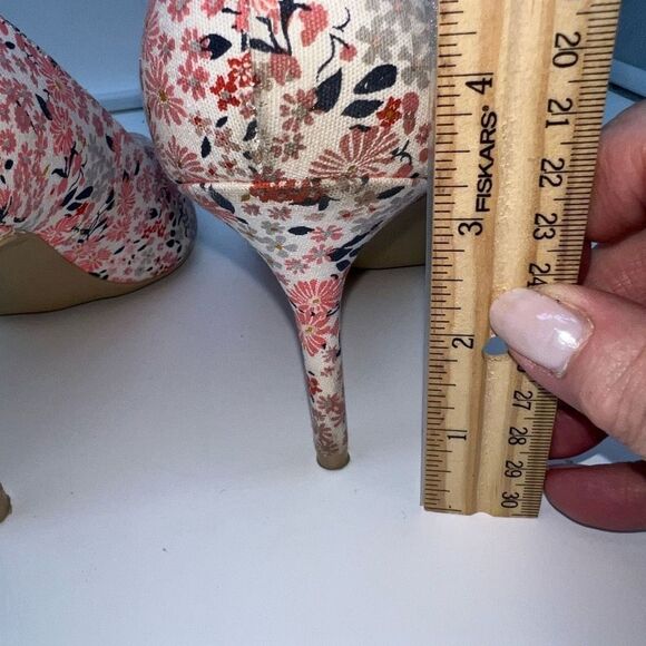 Old Navy Ditzy Floral Canvas Pump - Picture 9 of 12